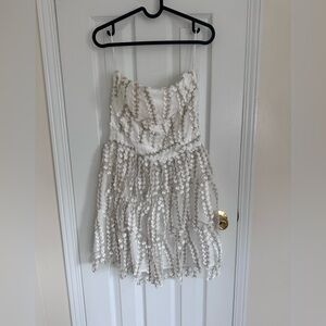 Strapless White Mini Dress with Textured Appliqué Detailing-size M